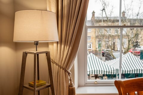 Piggy in the Middle Sitting Area - StayCotswold