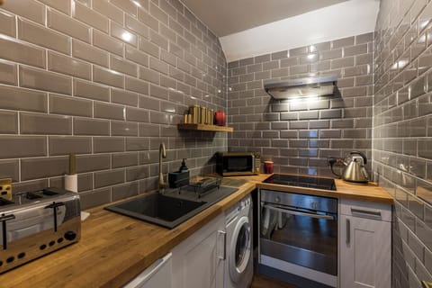 Standard Cottage | Private kitchen | Espresso maker, electric kettle