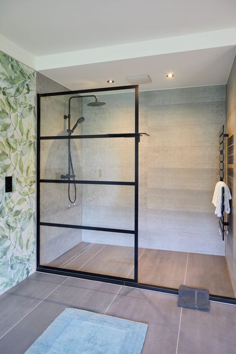 Luxury Studio Suite | Bathroom | Hair dryer, bathrobes, towels