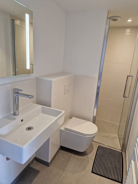 Double Room, Courtyard View | Bathroom | Towels