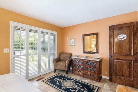 🌞✨ A touch of rustic charm and timeless elegance. The perfect place to wake up to sunshine and serenity!