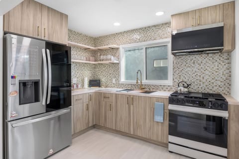 Fully-equipped kitchen. (Coastal Cove)