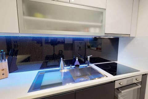 6956ef5a a337 4938 92f8 d6f2145b44b2