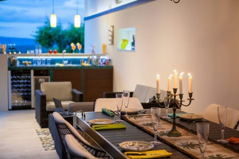  Outdoor dining area (2)