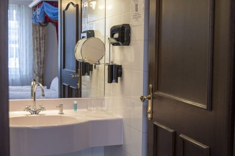 Free toiletries, towels, soap, shampoo