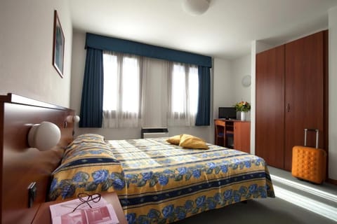 In-room safe, desk, laptop workspace, free WiFi