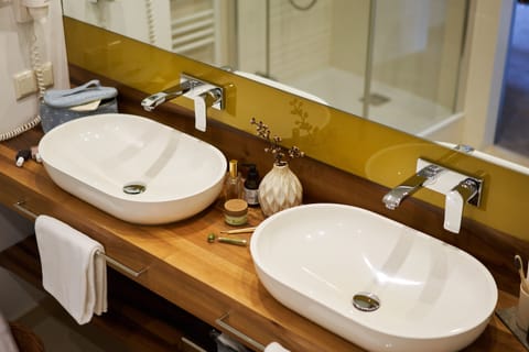 Family Room | Bathroom | Eco-friendly toiletries, hair dryer, towels