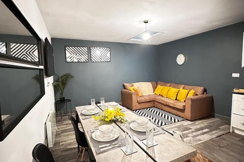 Apartment | Living area | TV