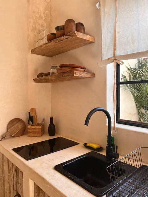 Deluxe Studio Suite | Hypo-allergenic bedding, free WiFi