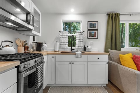 22581325-25c6-483f-a06c-f5b3294f40e4