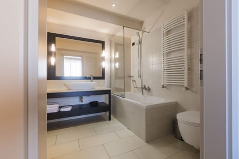 Business Apartment, 1 Bedroom | Bathroom | Deep soaking tub, hair dryer, bathrobes, slippers