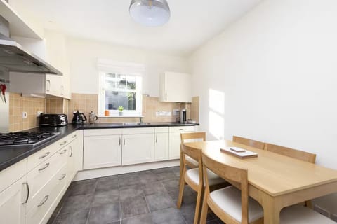 Comfort Apartment, City View | Private kitchen | Coffee/tea maker, electric kettle, dining tables