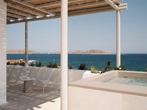 Executive Suite, Hot Tub, Sea View | Private spa tub