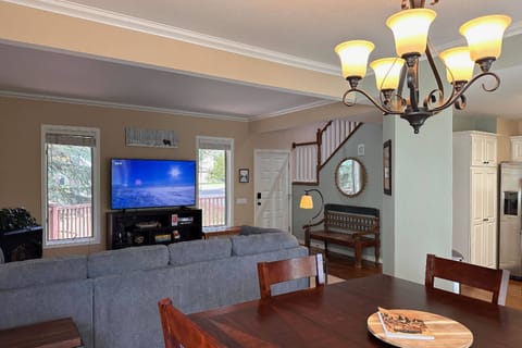 Streaming is a breeze w/ Starlink internet! Make yourself at home on this large sectional sofa and open concept living and dining room.