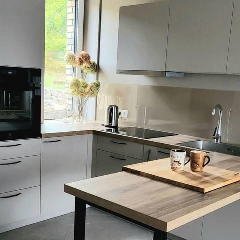 Luxury Open-Concept Kitchen for a Perfect Culinary Experience