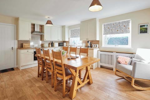 Audrey's Cottage, Kirk Yetholm - Host & Stay