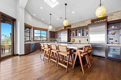 Luxurious and fully equipped