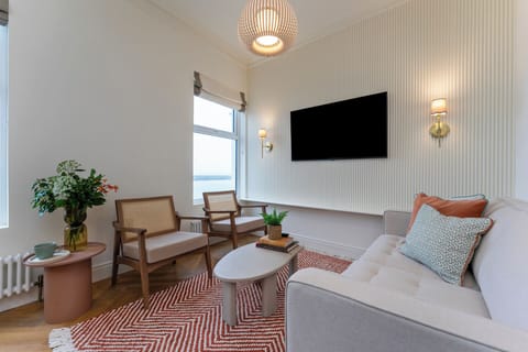 Apartment | Living area | TV