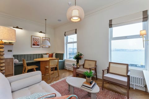 Apartment | Living area | TV