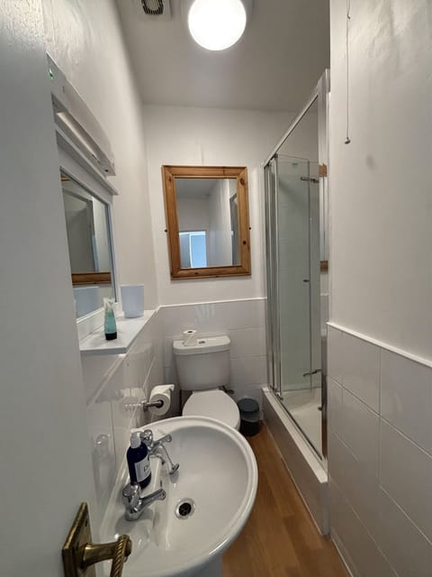 Double Room, Sea View (Room 4) | Bathroom | Towels, soap, toilet paper