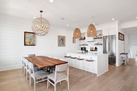 Dining for 8 on the 2nd floor