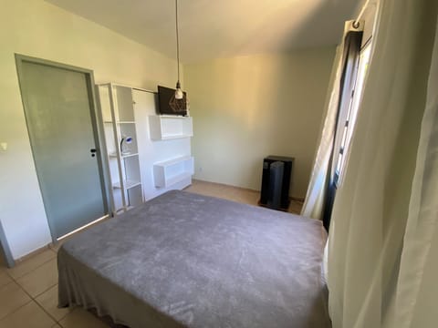 Comfort Suite, Lanai, Hill View | 1 bedroom, desk, laptop workspace, free WiFi