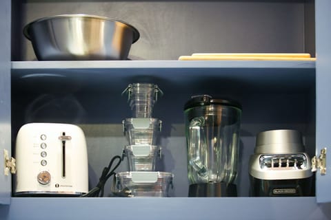 Mornings made easy and evenings made delicious! It is stocked with all the kitchen essentials—from a toaster for golden, buttery toast to a blender for dreamy smoothies or cocktails. Plus, plenty of bowls and cookware to whip up your favorite meal in style