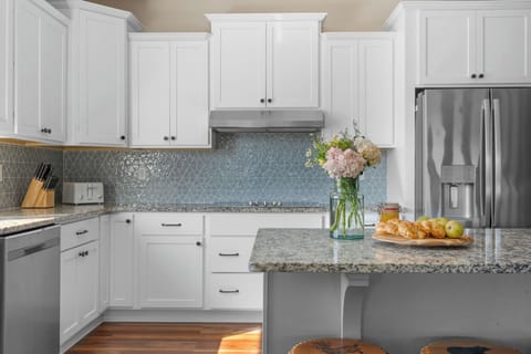 - Bright kitchen ready for your favorite recipes, cozy breakfasts, & midnight snacks
- Fresh flowers on the counter & morning light through the window create a space that feels like home
- Whether cooking or chatting, this spot is full of good vibes