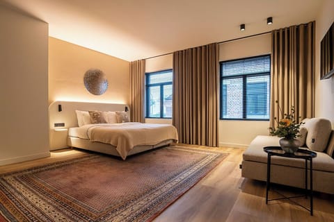 Junior Double Room, 1 King Bed with Sofa bed | In-room safe, laptop workspace, free WiFi, bed sheets