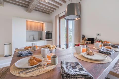 Apartment, Patio, Courtyard View | Private kitchen | Fridge, oven, stovetop, dishwasher