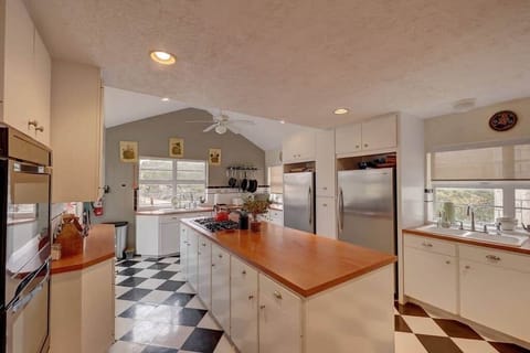 ROL Main House - Kitchen (2)