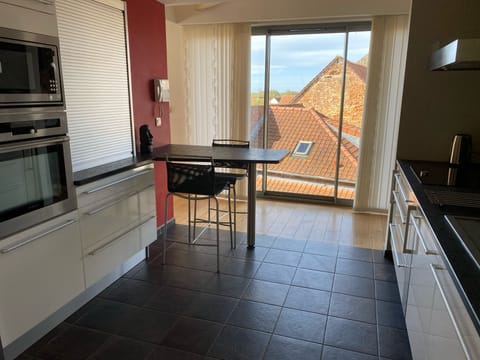 Free daily self-serve breakfast