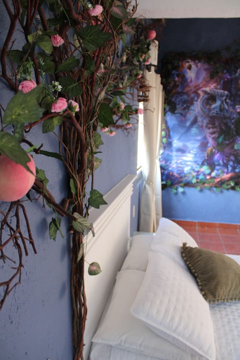 Room, 1 Double Bed, Pets Allowed, Mountain View | Individually decorated, free WiFi, bed sheets