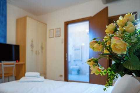 Desk, laptop workspace, free WiFi