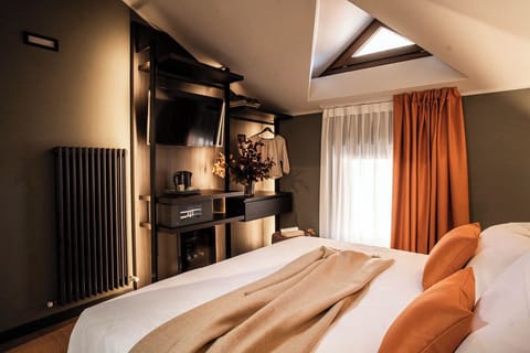 Double or Twin Room, Valley View | In-room safe, desk, laptop workspace, blackout drapes