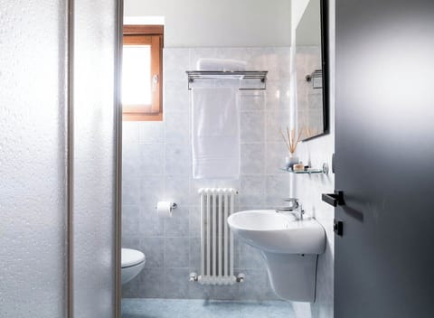 Double or Twin Room, Valley View | Bathroom | Shower, free toiletries, hair dryer, towels