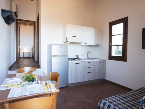 Apartment, Wood Stain, Balcony, Kitchen & Dining Room Table, Hotel