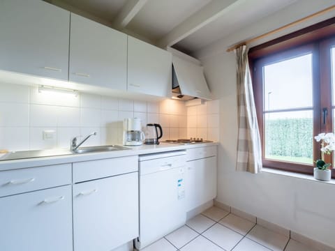 Kitchen, Sink, Plumbing Fixture, Interior Design, Kitchen Sink, Flooring, Tap, Countertop, Ceiling, Kitchen Appliance