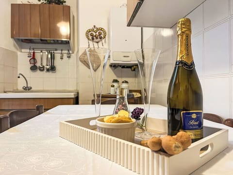 Wood Stain, Houseplant