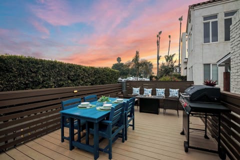 Outdoor Dining with Gas Firepit & BBQ