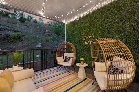 Enjoy the peace of the Ozarks and nights full of stars on our cozy patio