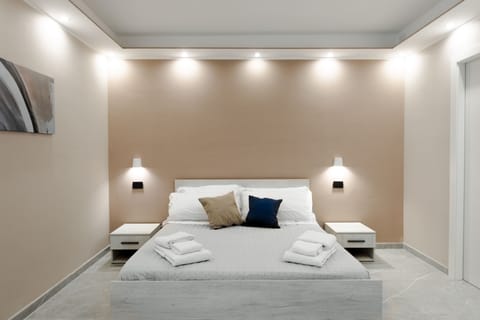 Deluxe Room, Garden View | In-room safe, free WiFi