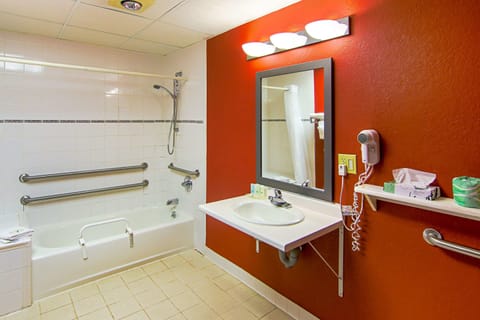 Room, 1 Queen Bed, Accessible, Non Smoking | Bathroom | Combined shower/tub, hair dryer, towels