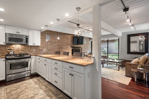 Condo, 2 Bedrooms | Private kitchen | Fridge, oven, coffee/tea maker, toaster