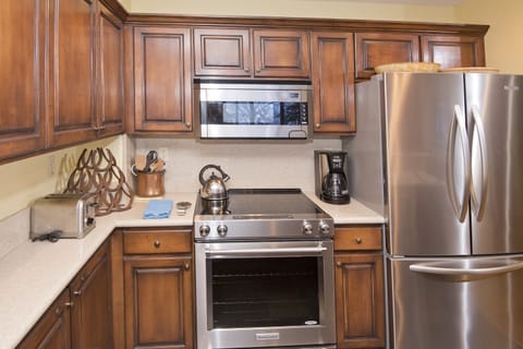 Condo, 2 Bedrooms | Private kitchen | Fridge, oven, coffee/tea maker, toaster