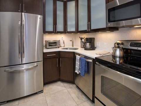 Condo, 2 Bedrooms | Private kitchen