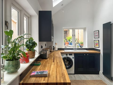 Kitchen | Cosy Cwtch, Hay-On-Wye