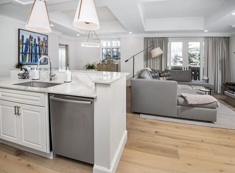 Condo, 3 Bedrooms | Living area