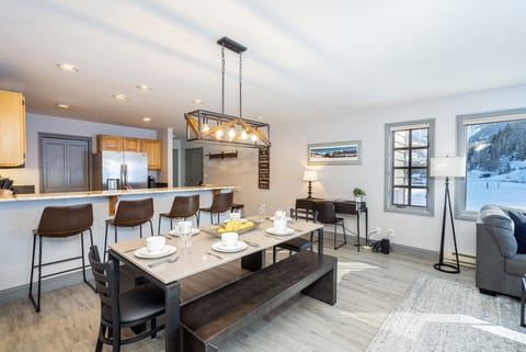 Condo, 2 Bedrooms | Dining