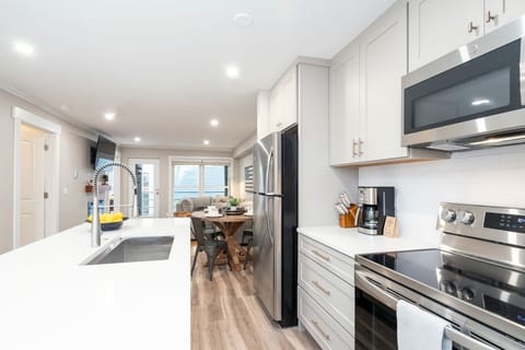 Condo, 2 Bedrooms | Private kitchen | Fridge, oven, coffee/tea maker, toaster